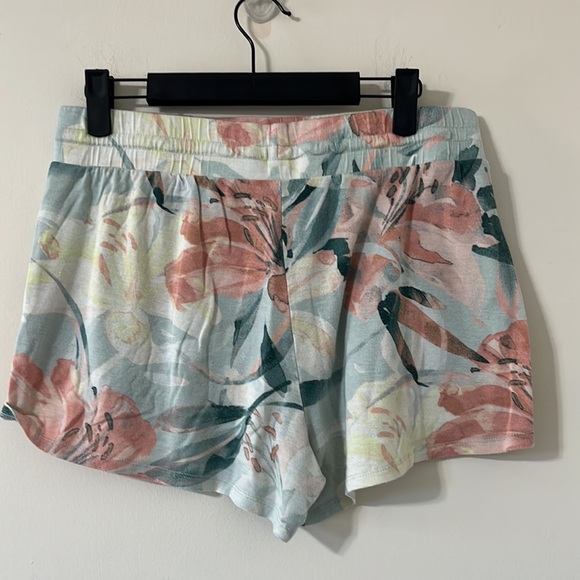 Stars Above Beautifully Soft Floral Pajama Shorts Size Medium - Picture 4 of 5